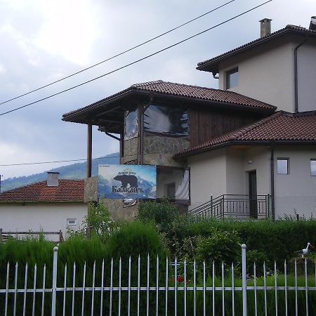 Family Hotel Balkana Aprilci Kültér fotó