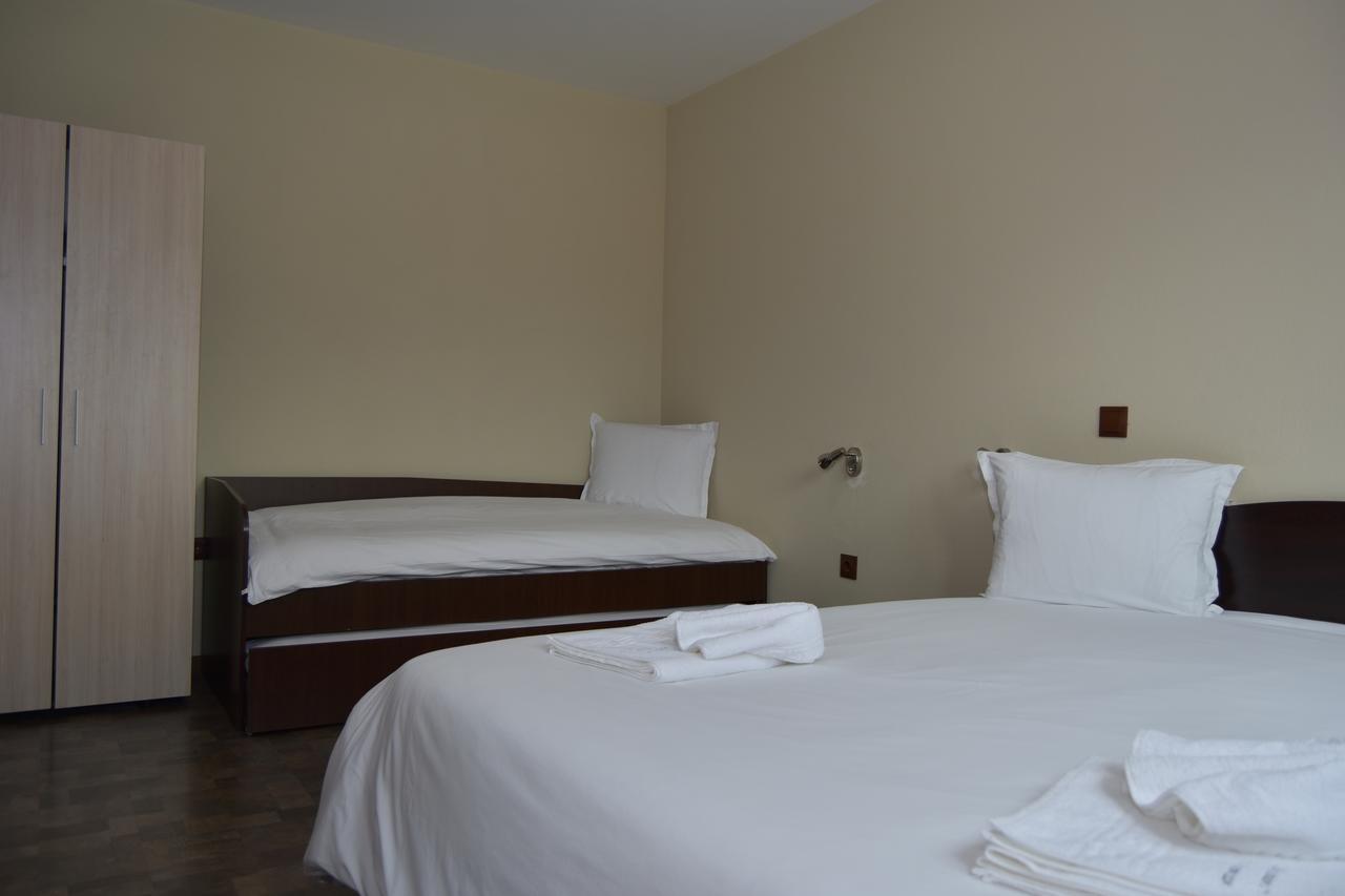 Family Hotel Balkana Aprilci Kültér fotó
