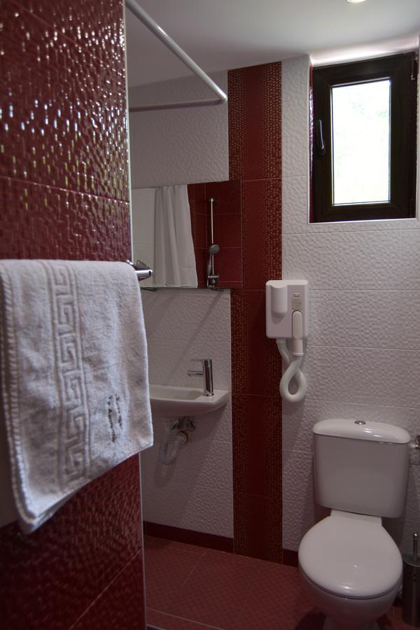 Family Hotel Balkana Aprilci Kültér fotó