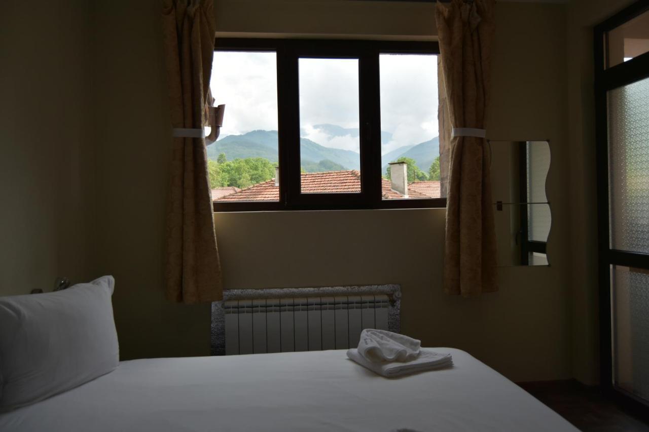 Family Hotel Balkana Aprilci Kültér fotó