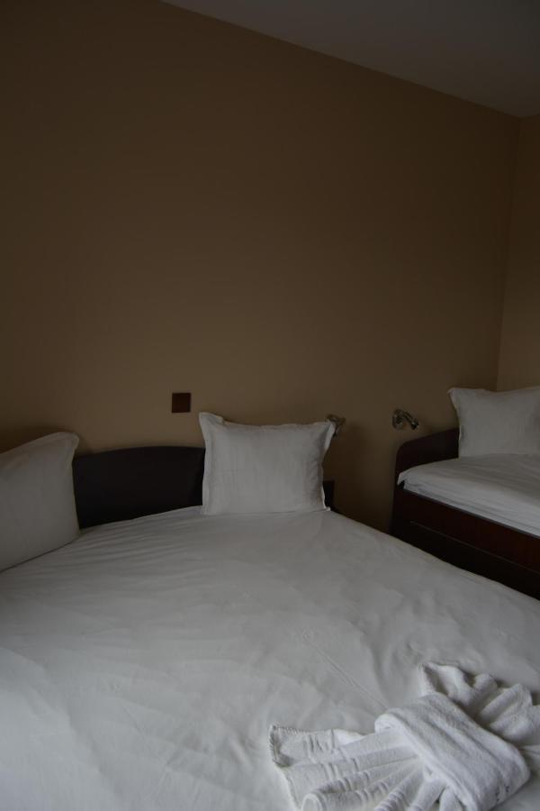 Family Hotel Balkana Aprilci Kültér fotó